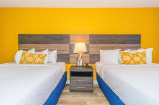 Charming Condo- Steps from the Beach! Landmark 320 - 1