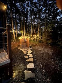 Breathtaking Tiny House with Jacuzzi and Outdoor Shower in Washington - 8