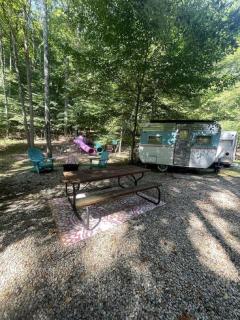 Vintage Airstream Ideal to Reconnect with Nature in Indiana - 0