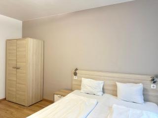 Prime Stay - Deluxe 2 Bedroom Family Apartment with Balcony - Budapest - 6