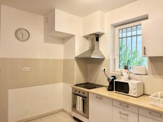 Prime Stay - Deluxe 2 Bedroom Family Apartment with Balcony - Budapest - 5