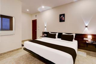 Super Townhouse OAK BHOOJA HOTELS - 0