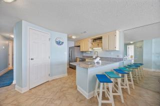 Beautiful & Modern Updated Oceanfront Condo for 10! Sedgefield North 103 - 6