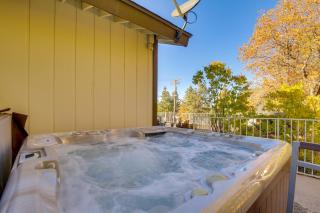 3 Mi to Slopes! Big Bear Mtn Getaway with Hot Tub - 7