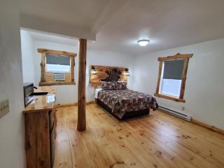 Gateway Inn and Suites LLC - 4