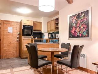 Beautiful one-bedroom apartment with fireplace and stunning views - 9