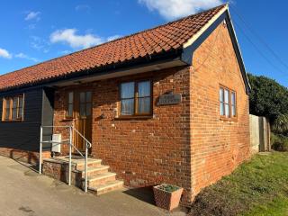 Charming 1BR Cottage in Aldringham - 1