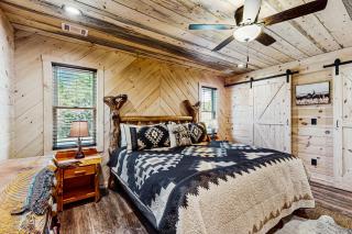 Spur n Arrow Cabin - 1