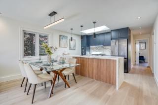 Newly renovated house in Toronto - 10 min to Airport - Free parking - 2