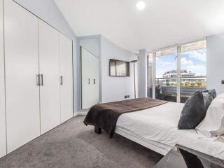 Top Floor View 3-Bed Apartment for 10 guests in Paddington - 9