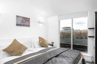 Top Floor View 3-Bed Apartment for 10 guests in Paddington - 7
