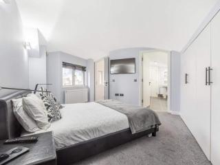 Top Floor View 3-Bed Apartment for 10 guests in Paddington - 6