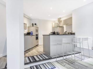 Top Floor View 3-Bed Apartment for 10 guests in Paddington - 5