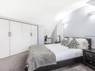 Top Floor View 3-Bed Apartment for 10 guests in Paddington - 4