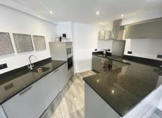 Top Floor View 3-Bed Apartment for 10 guests in Paddington - 1
