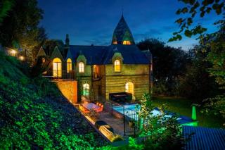 19th Century Manor with Hot Tub - 7