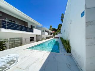 Apto Térreo com 2 quartos (ambos com ar split), sendo 1 suíte, internet privativa 300MBPS, no Residencial Vila Regina, condominio com piscina e área gourmet bem próximo a praia de Taperapuã - 2