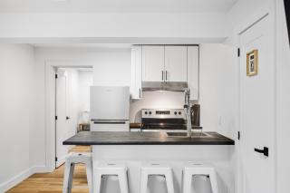 Modern Apartment Near Downtown Ottawa - 6