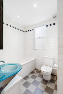 Elegant Kensington Flat with Designer Interiors - 9