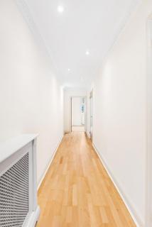 Elegant Kensington Flat with Designer Interiors - 5