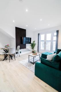 The Booker Retreat - Bright 1BR Top Floor Apt with Free Secure Underground Parking - 9