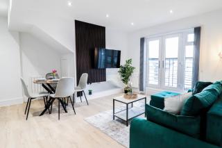 The Booker Retreat - Bright 1BR Top Floor Apt with Free Secure Underground Parking - 5