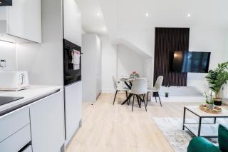 The Booker Retreat - Bright 1BR Top Floor Apt with Free Secure Underground Parking - 7