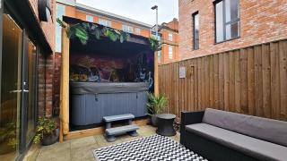 Stylish 4-Bedroom Townhouse with Private Rooftop Terrace - 7