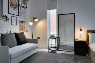 Stylish 4-Bedroom Townhouse with Private Rooftop Terrace - 4