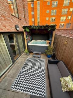 Stylish 4-Bedroom Townhouse with Private Rooftop Terrace - 0