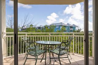 Tortuga Suite at Sunrise Suites Resort - Heated Pool, Hot Tub & Free Parking - 7