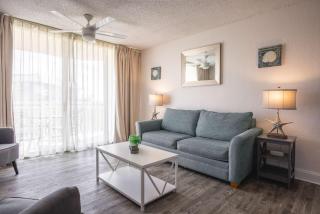 Tortuga Suite at Sunrise Suites Resort - Heated Pool, Hot Tub & Free Parking - 2