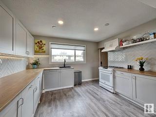 UofA Bike Lane-Train-Bus, Southgate Mall, Cental - 6