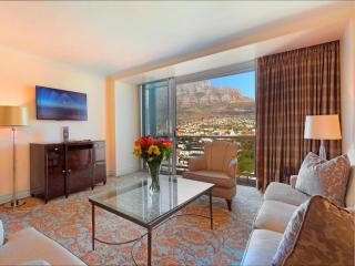 Large Taj Luxury Suite - 2 bed, near top floor, lounge, kitchen & stunning Table Mtn views - 6