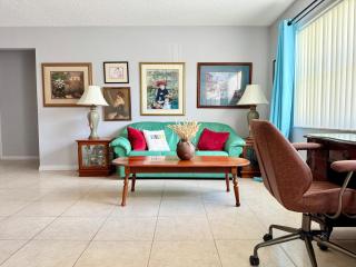 Boutique Stay - Near Beach, PSP4, Billiard or PingPong, Fire Pit, Private Yard - 3