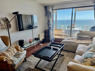 Spacious Apartment, Beautiful Decor and Ocean View - 0