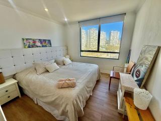 Spacious Apartment, Beautiful Decor and Ocean View - 1