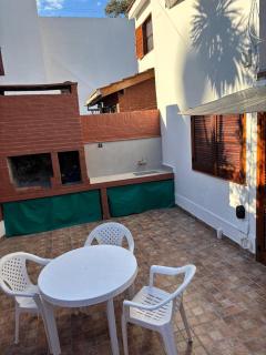del Besugo, Dúplex Céntrico en Pinamar, parrila, patio, cochera, 2 ambientes - 4