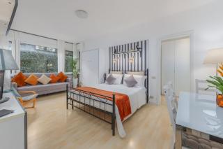 Lakeside Hideaway - Lakefront & Central - 9