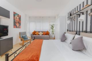 Lakeside Hideaway - Lakefront & Central - 6