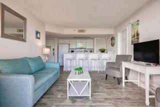 Tortuga Suite at Sunrise Suites Resort - Heated Pool, Hot Tub & Free Parking - 1