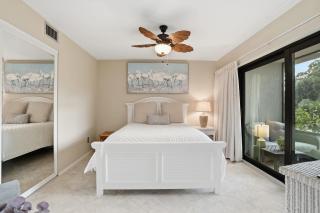 First Floor - End Unit With Lake Views - 7