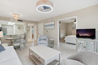 First Floor - End Unit With Lake Views - 3