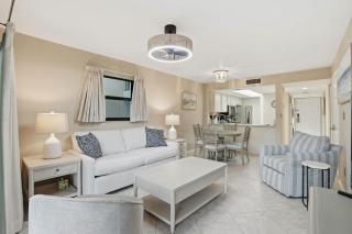 First Floor - End Unit With Lake Views - 2