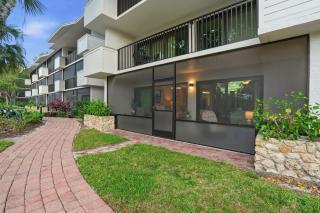 First Floor - End Unit With Lake Views - 6
