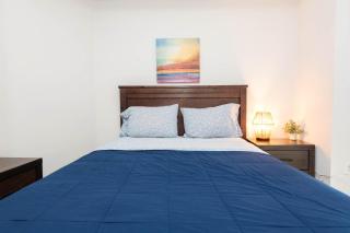 Lovely 3BR Apt With Balcony And Rooftop Pool Plus Views - 2