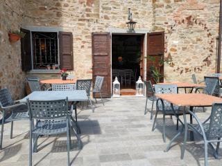 Spacious Apartment in Lisciano Niccone with Mountain View - 1