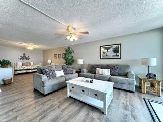 Pelican Walk 305 - 6