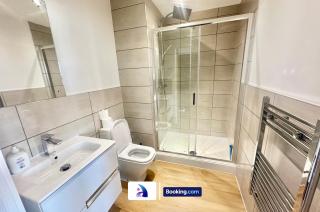 Sleeps 5 Ideal for Work Trips Up to 40 Percent OFF Old Trafford Modern Apartment - 7