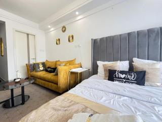 Roseville Luxury Apartments - 9